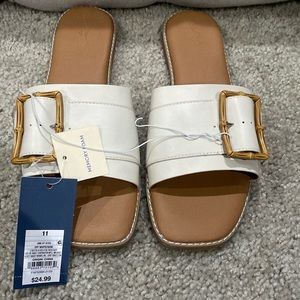 NWT Universal Thread by Target sandals sz 11